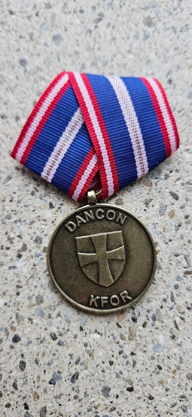 Schweizer Armee Placchette & Badge: *** Dancon Marsch Auszeichnung Swisscoy Einsatz *** – Nuovo e nell'imballaggio originale da Riedholz venduto da fr_sIruP