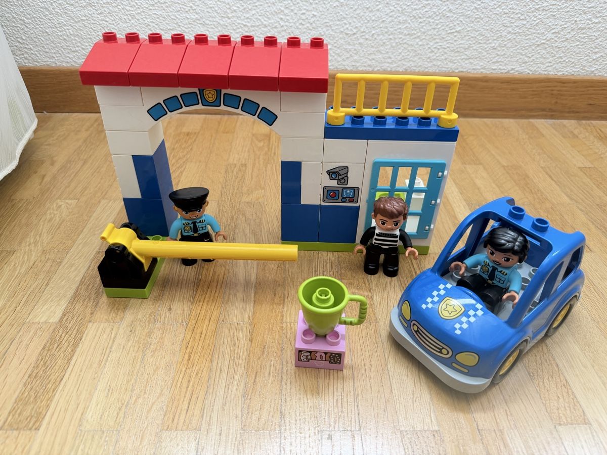 Lego Kit di costruzioni: Lego Duplo 10902 - Polizei Station – Usato da Wallisellen venduto da Kyoscsaj