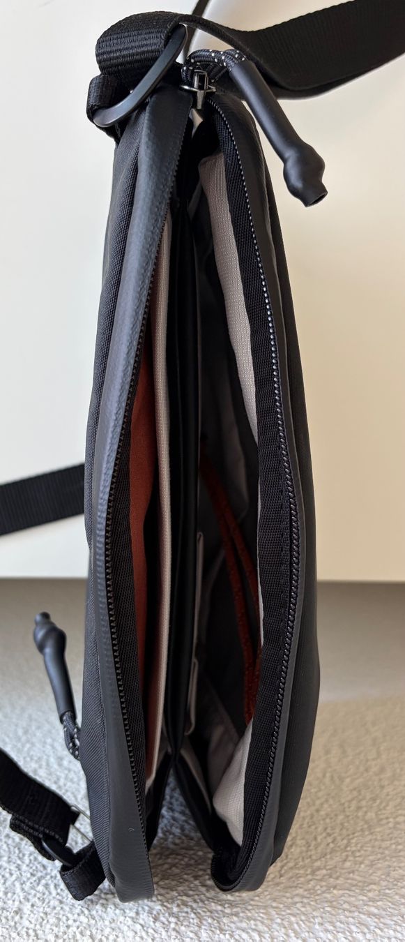 Bellroy Borse: Bellroy Venture 3 jet black – Usato da luzern venduto da Valiumdani 1