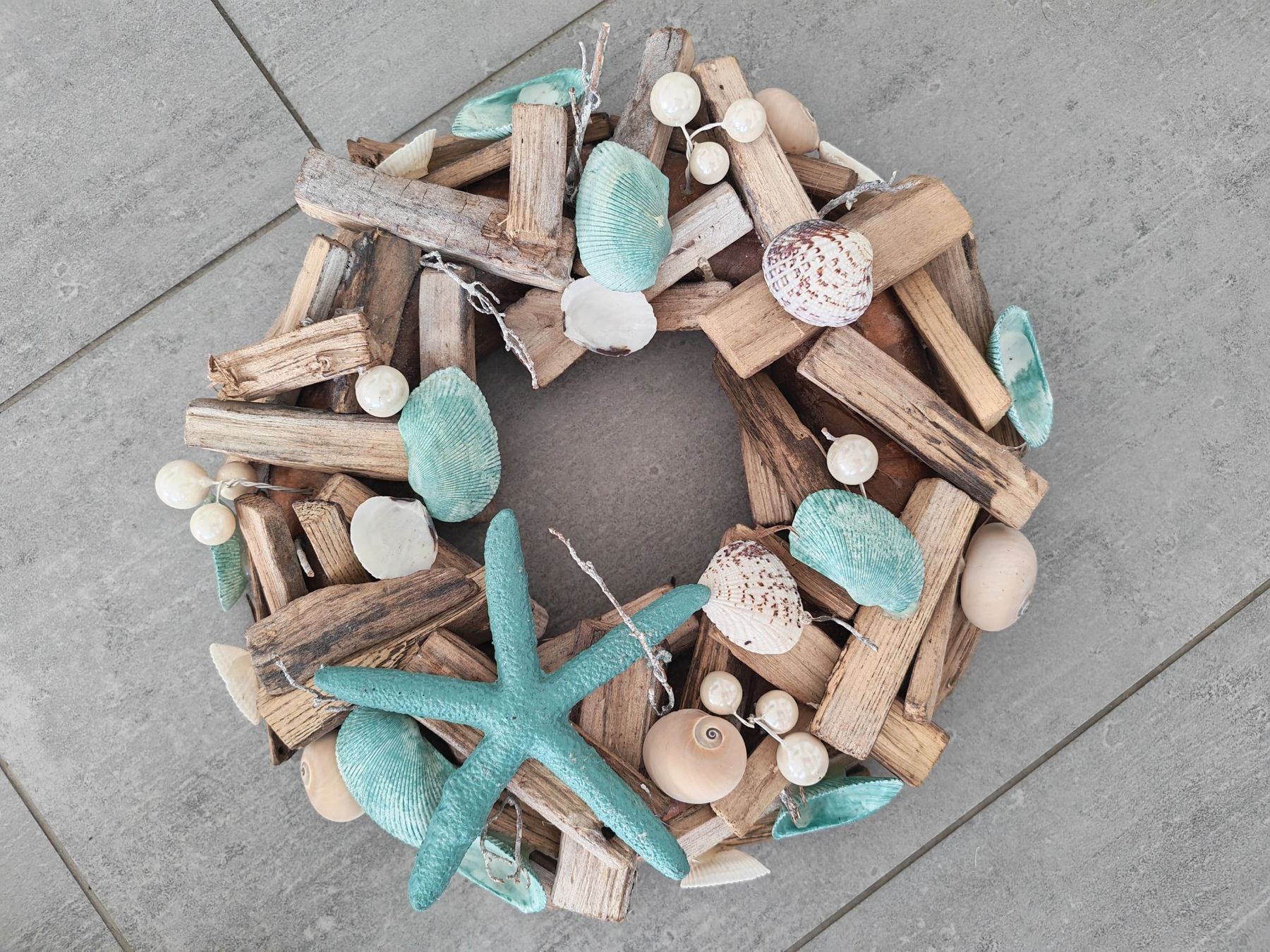 Tutte le decorazioni: Unique Driftwood & Shell Wreath - Coastal Summer Decor – Nuovo (secondo la descrizione) da Büsserach venduto da mis_fg52