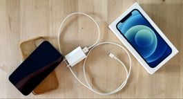 iPhone 12 128GB Blau mit Ladekabel und Hülle