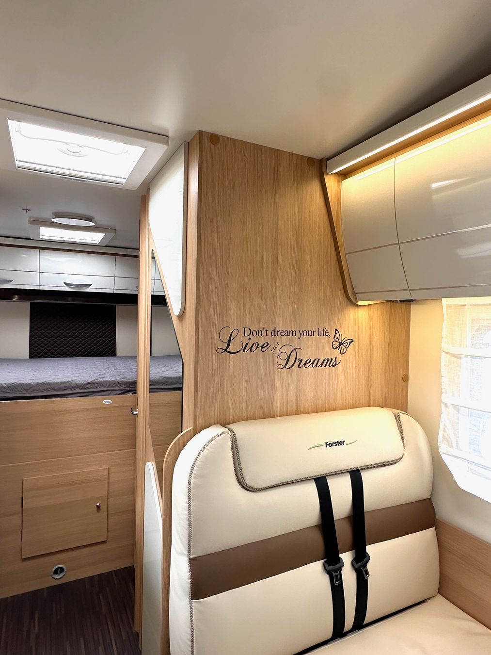 Véhicules de camping: Wohnmobil zu vermieten 6 Plätzer – D'occasion à Aeschiried par Camperfeeling 6
