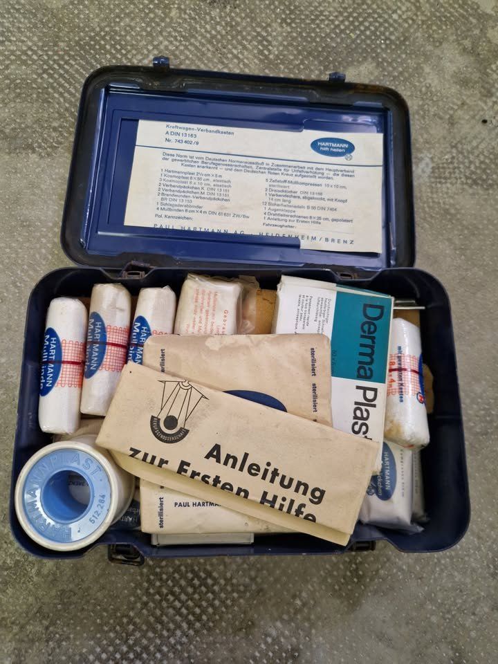 Kit di pronto soccorso: Trousse de secours ancienne – Usato da Ste-Croix venduto da gfamily 1