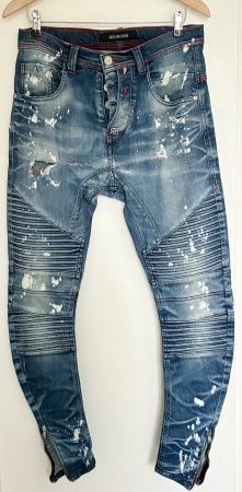 Kultige REDHOUSE Herren Jeans im used Look