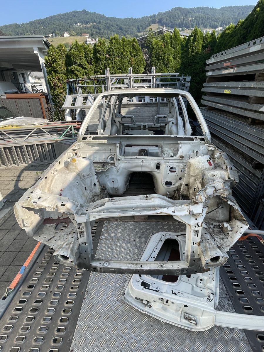 BMW Toutes les pièces auto: Rohkarosserie BMW E30 Kombi – Défectueux à Rebstein par strubel010