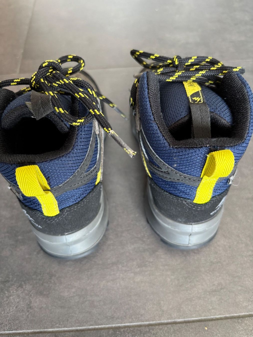 Decathlon Scarpe per ragazzi: Quechua Bergstiefel Kinder – Usato da Oberägeri venduto da MariaLehman 2