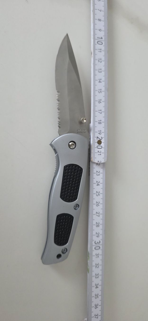 Coltelli tascabile: Sharp Klappmesser mit Etui – Usato da Niederuzwil venduto da 262305 4
