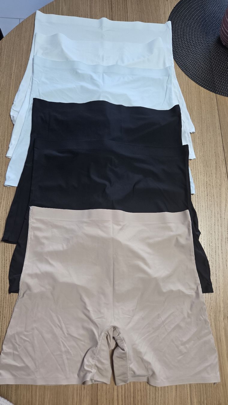 Lots de vêtements: Pants lot 6  – Neuf (Voir description) à Le Pâquier-Montbarry par Gruyere77