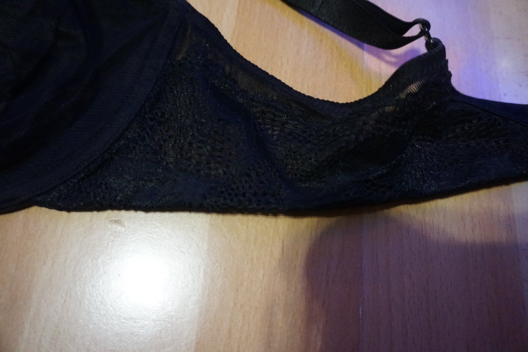 Triumph Altra biancheria intima: Schwarzer BH von Triumph mit Spitze, ca. Grösse 90C – Usato da Zürich venduto da einalemjena 3