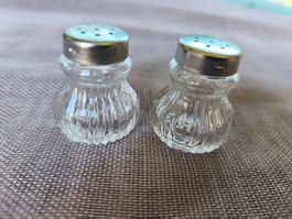 Zwei Mini Salz Streuer von WMF