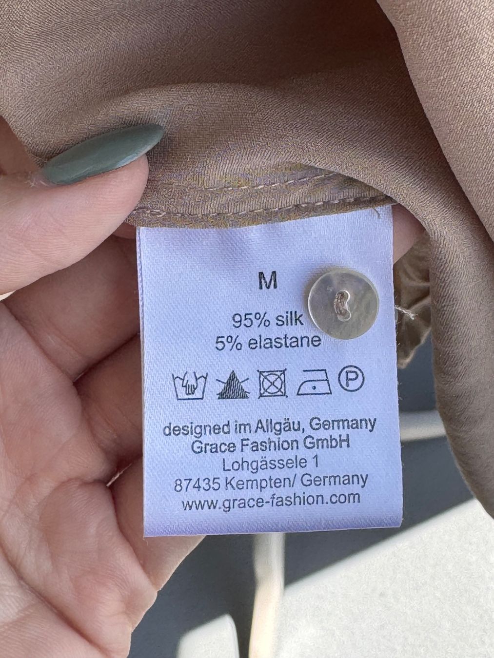 Grace Camicette: oversized Bluse Silk Seiden Beige One4me by Grace Gr. M – Usato da Rothrist venduto da Fondgruebe 4
