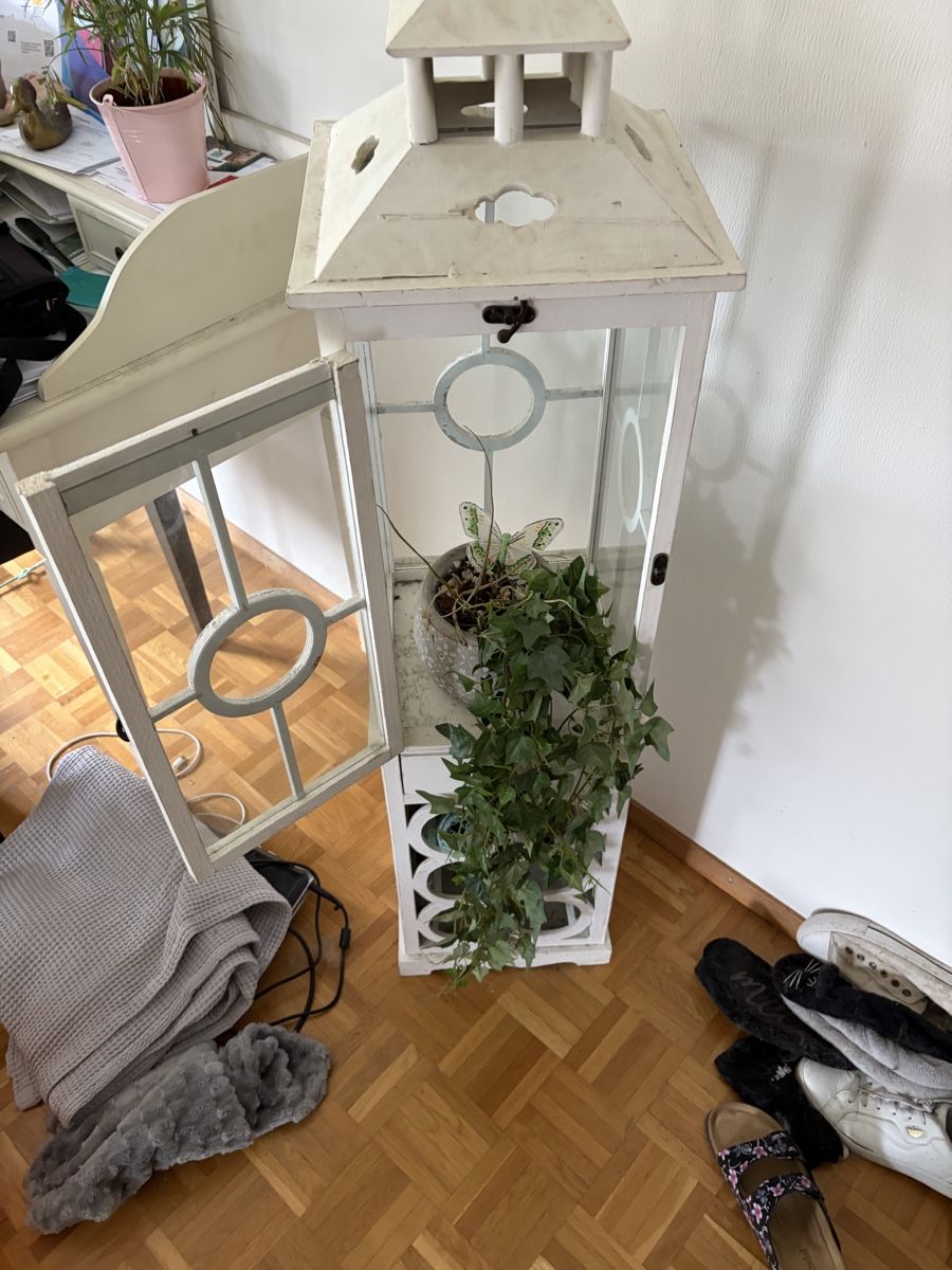 Lampade: Laternenständer weiss mit Glasfront und Weinablage – Usato da Luzern venduto da kop_297x 5