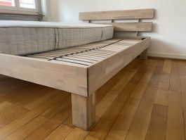 Holzbett mit Lattenrost und Kopfteil, 140x200cm, guter Zusta