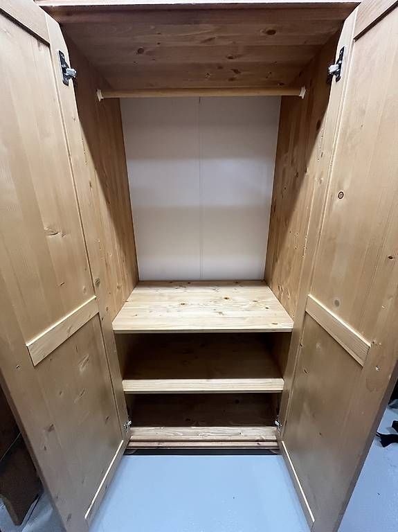 Armoires: Kleiderschrank  – D'occasion à Effretikon par seb_29qp 1