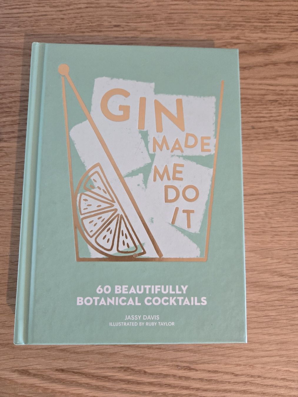 Libri: Cocktailbuch "Gin Made Me Do It" - Sommer Drinks! – Usato da Dübendorf venduto da Timulka