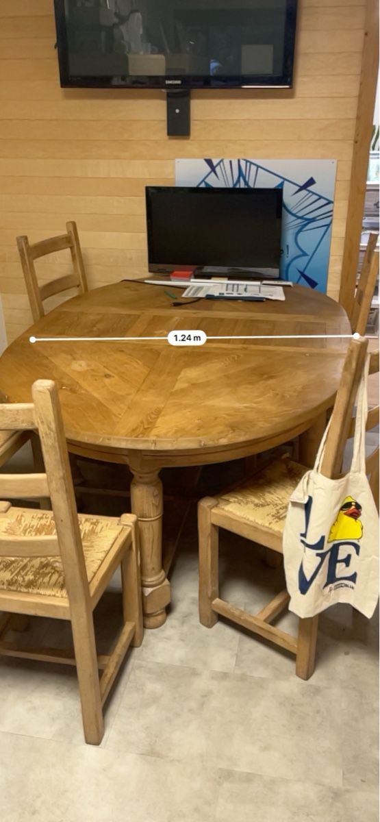 Set di tavolo e panche: Table en chêne massif blanc avec chaises – Usato da Vessy venduto da tho_z8xw