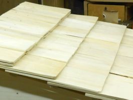 10 Stk. kl. Holzschindeln z. Decken von Vogelhaus, Krippe...