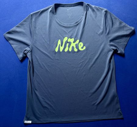 T-shirt Nike Gris/Vert Fluo – Taille L – Bon état