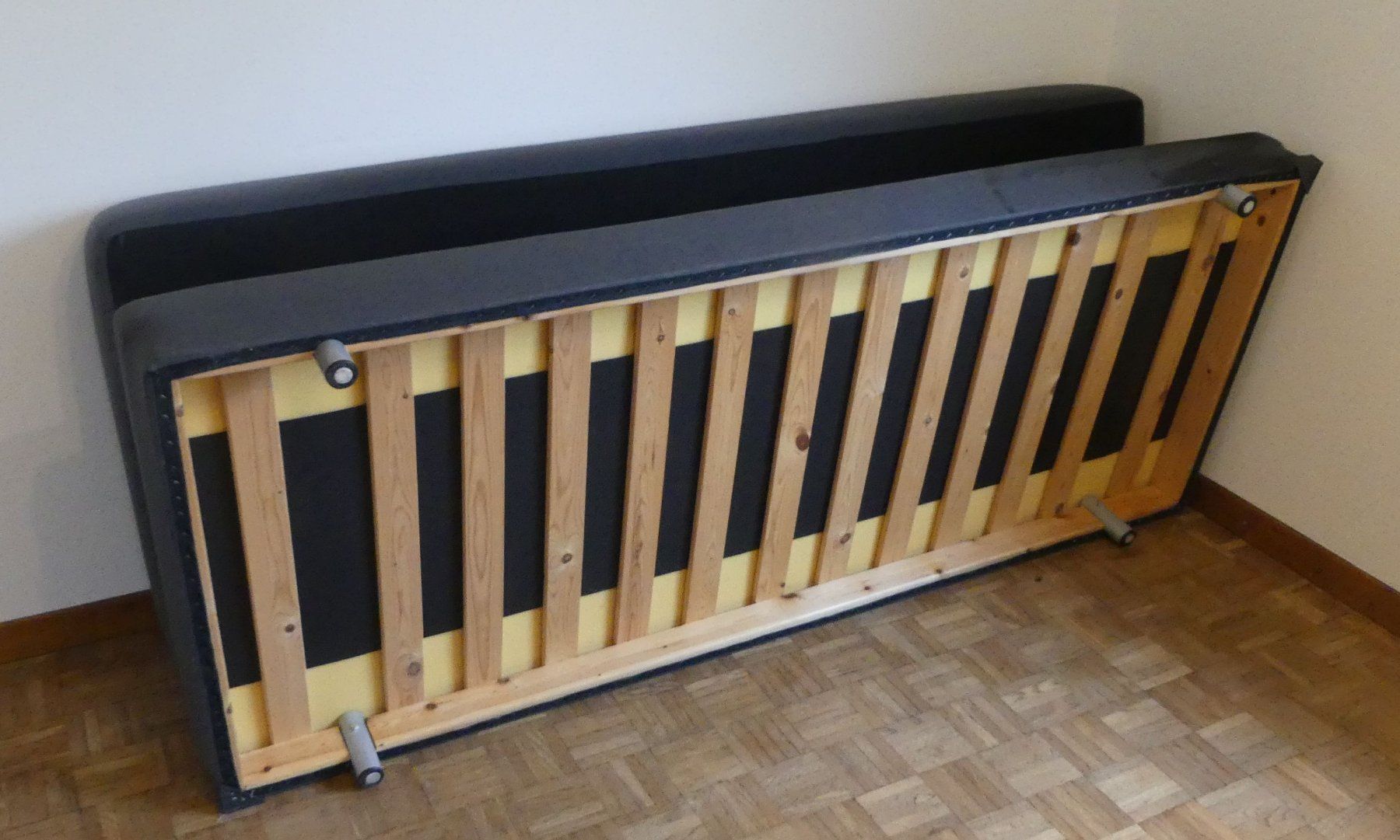 Sofas: Bettsofa dunkelgrau – D'occasion à Kehrsatz par Heikas 2