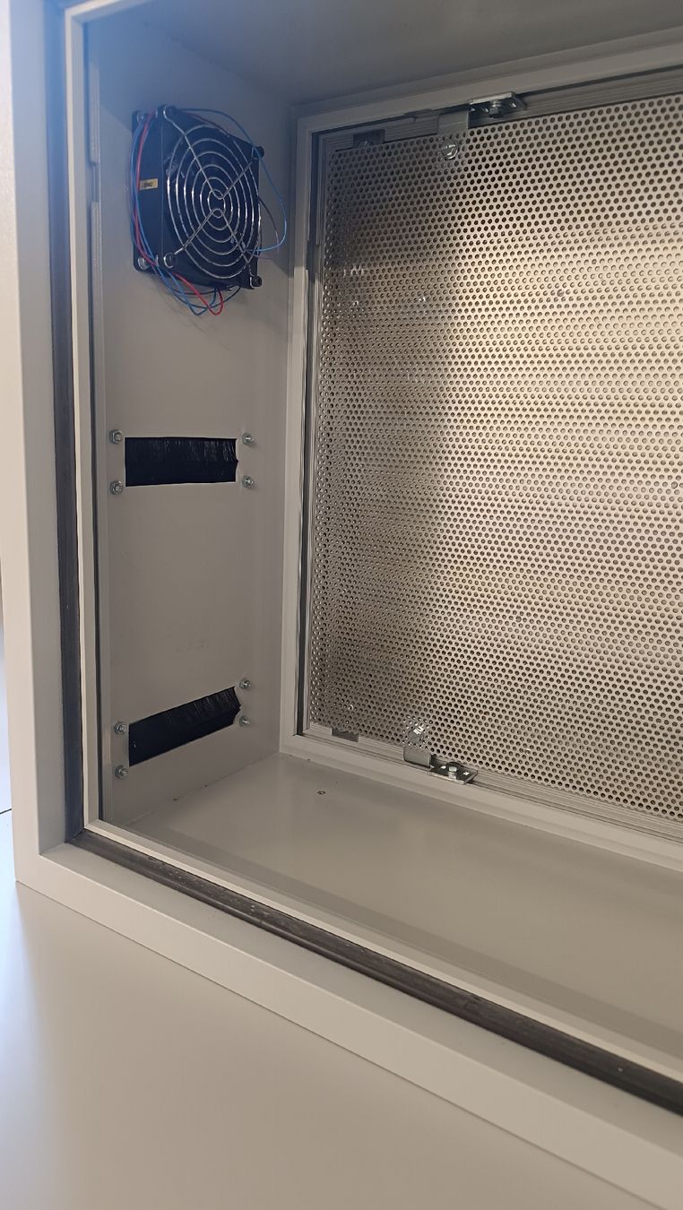 Alimentazione elettrica: Robuster Schaltschrank mit Lüfter – Usato da Emmenbrücke venduto da philipp182 3