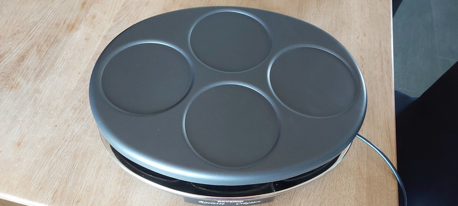 Elettrodomestici da cucina: Severin Raclette Crêpière inkl. 8 Pfännchen gebraucht – Usato da Wattwil venduto da Parase 1