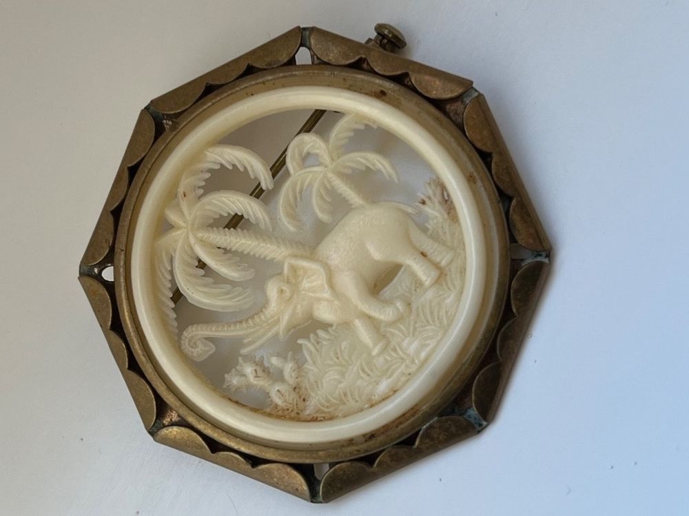 Grande Broche De Théâtre Ancienne - Strass Et Alliage (occasion)