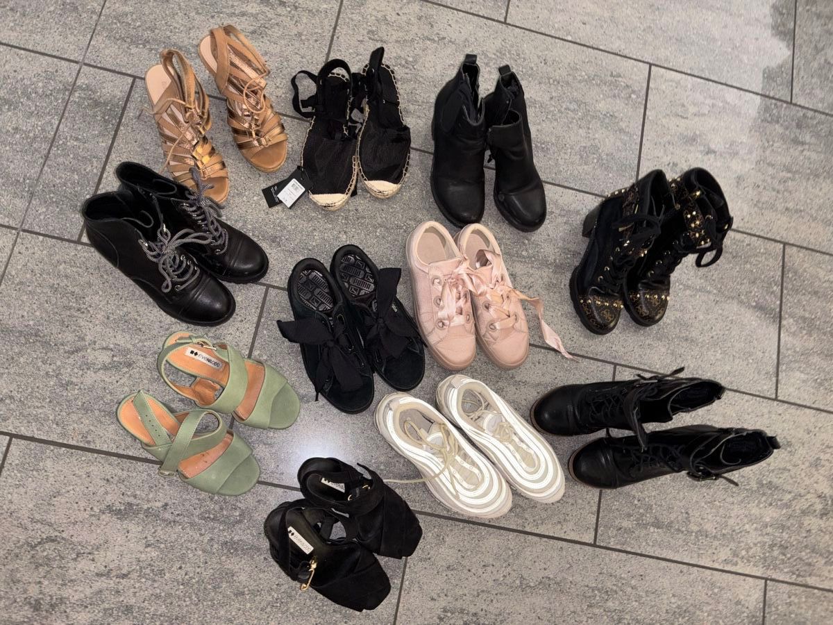 Chaussures femmes: Schuhset Damen 11 Paare Grösse 36 – D'occasion à Fislisbach par secondhandF