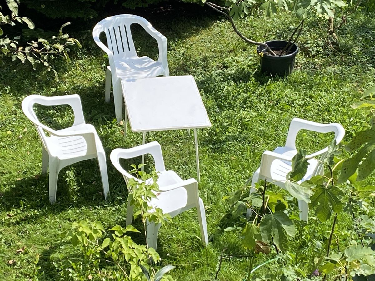 Sedie: 4 x Gartenstuhl Monobloc – Usato da Gerlikon venduto da jabadabadu