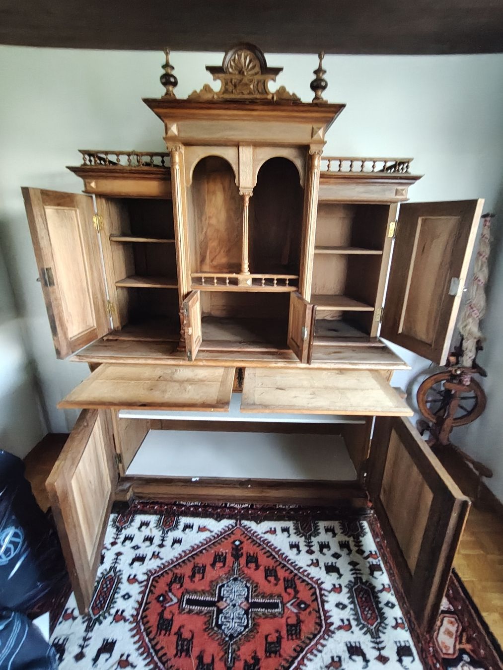 Credenze: Antiker Buffetschrank, Holz geschnitzt, rustikal, Vintage – Usato da Roggwil TG venduto da ers_9m72 1