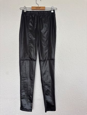 Schicke Lederimitat Hose, angeschrieben mit M ist aber S
