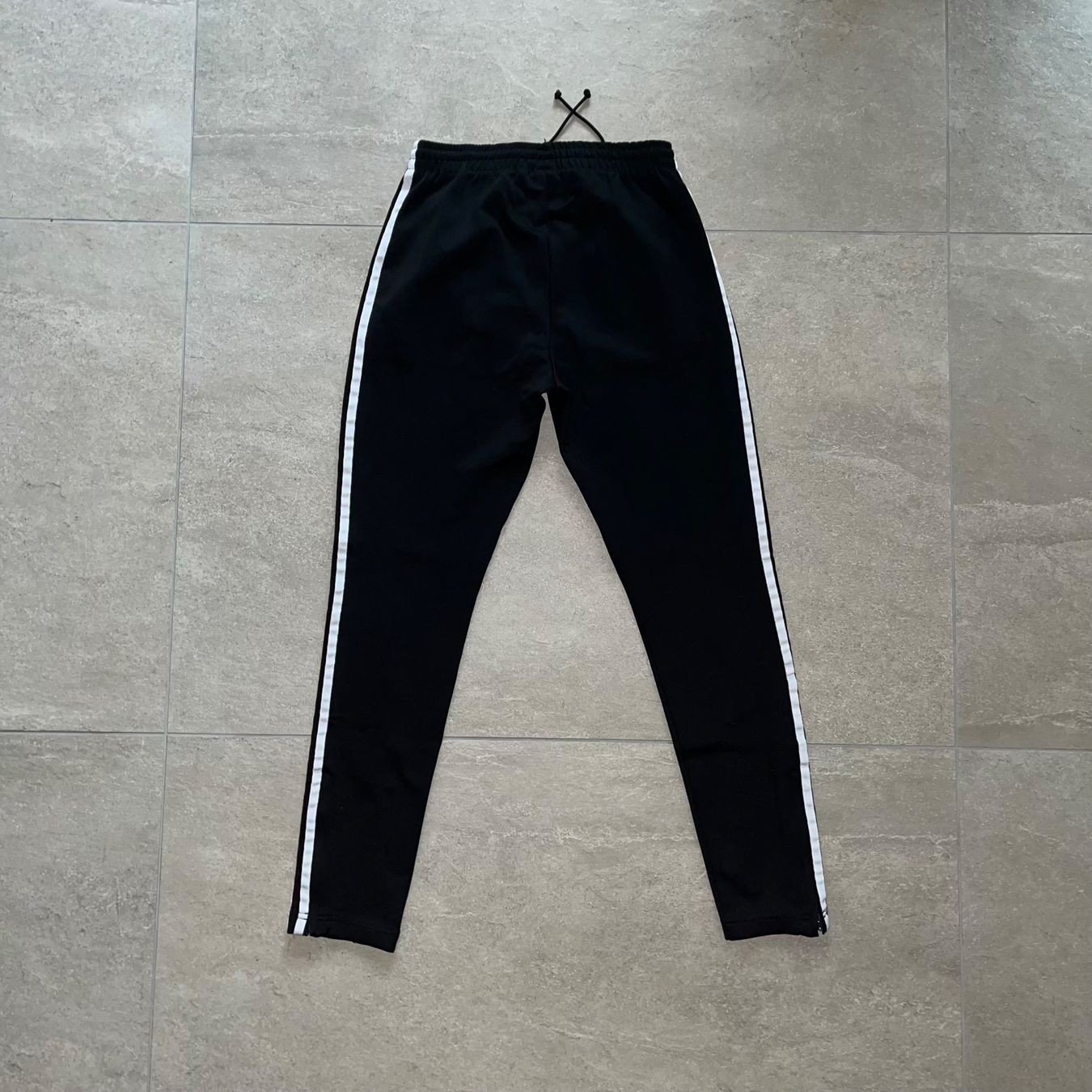 Adidas Hosen: ADIDAS Tracksuit Pants – Gebraucht aus Lausanne von sapiens_vintage 1