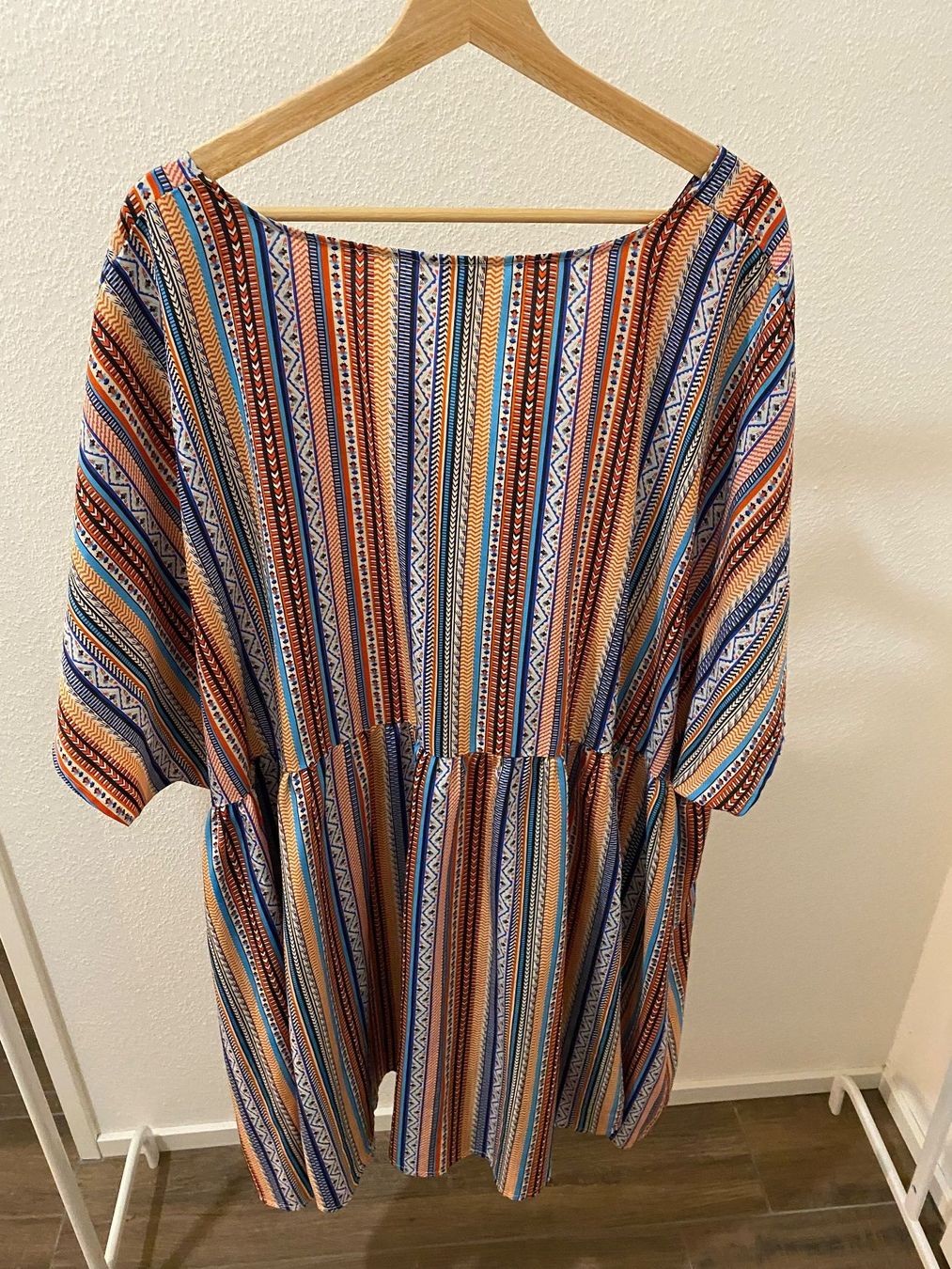 Shein Vestiti: Kleid mit sommerlichem Muster farbig Gr. 54 / 56 – Usato da Pratteln venduto da a23_j2gs 4