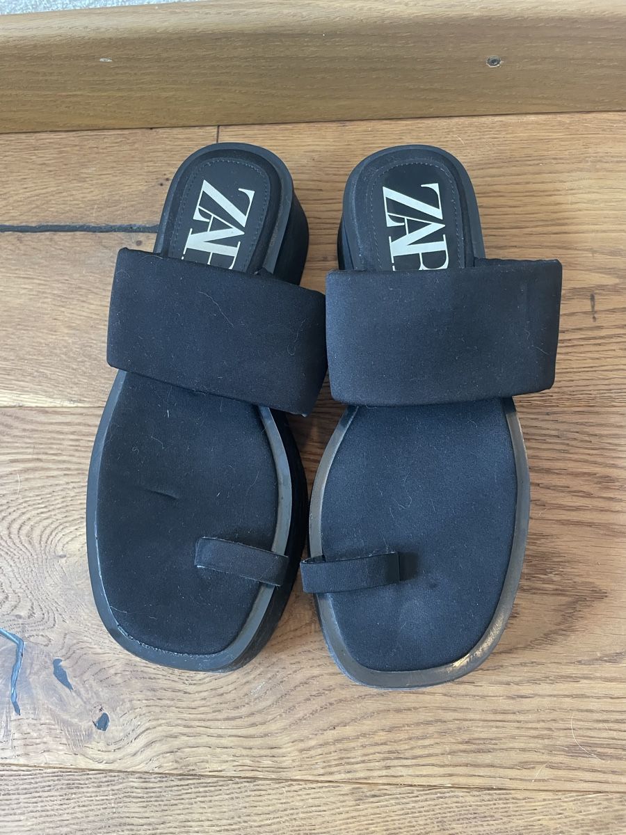 Zara Scarpe da donna: Zara Black Platform Sandals, Size 39 – Nuovo (secondo la descrizione) da Roche VD venduto da closetcleanse 1