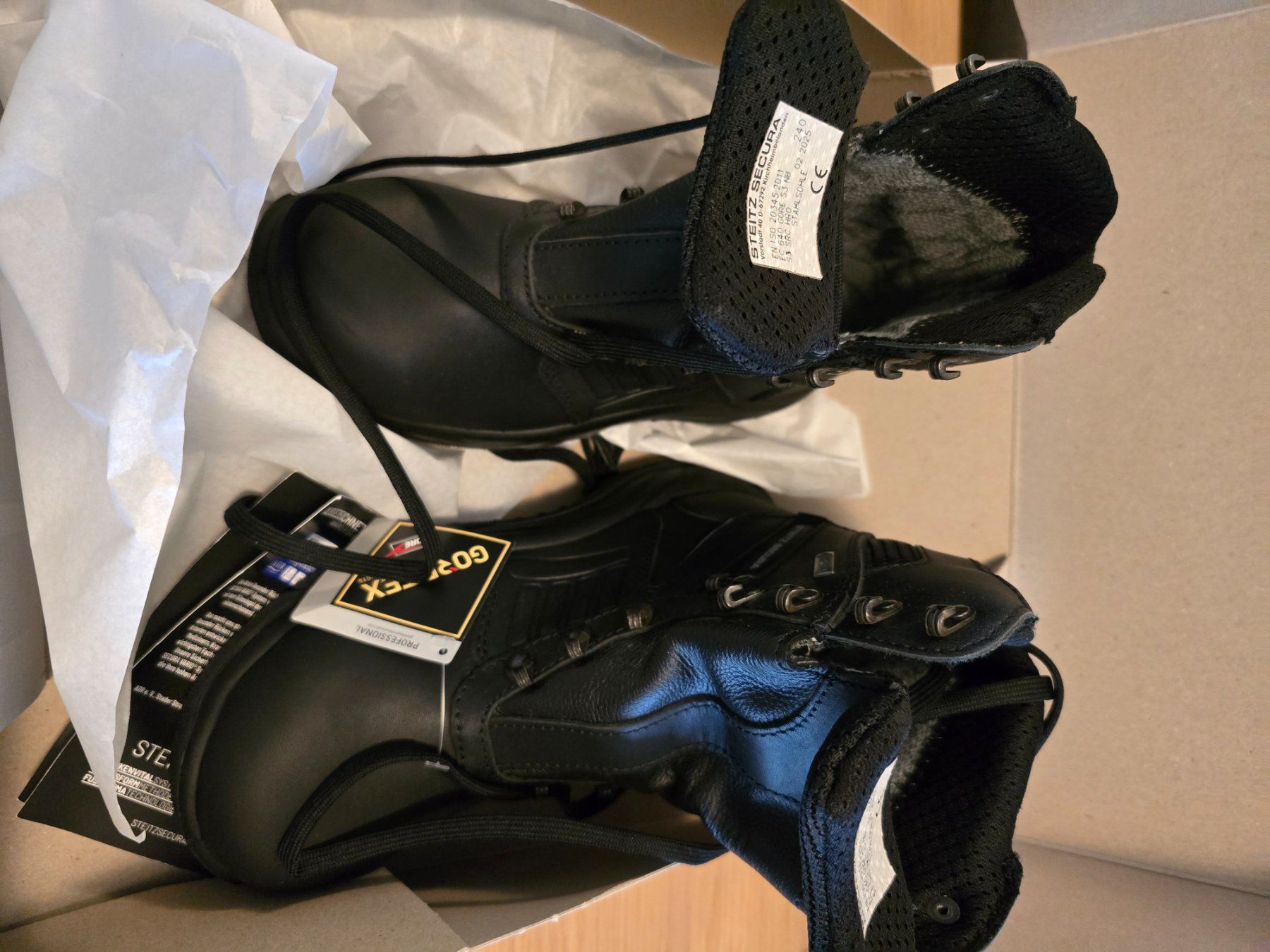 Scarpe da uomo: Chaussures de sécurité NEUVES – Nuovo (secondo la descrizione) da Düdingen venduto da Ayatola