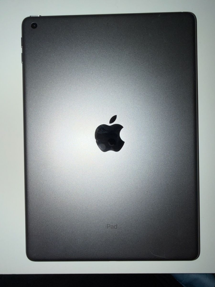Apple Tablet PC: iPad 6th Generation 128 Go – Usato da Cernier venduto da Kairjo 1