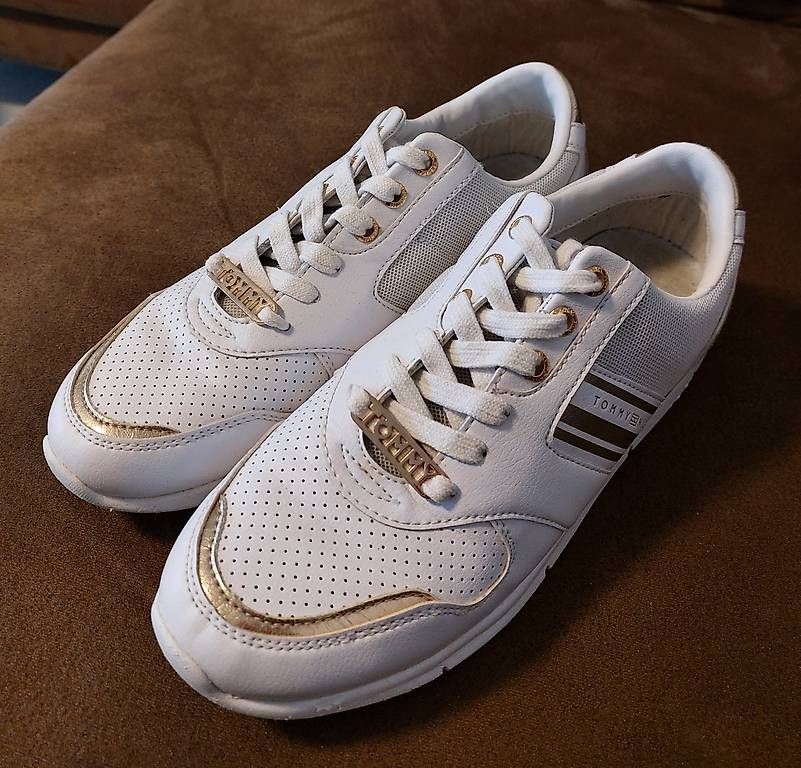 Damenschuhe: Sneaker Tommy Hilfiger, Gr. 40 – Gebraucht aus Brislach von Rocksie