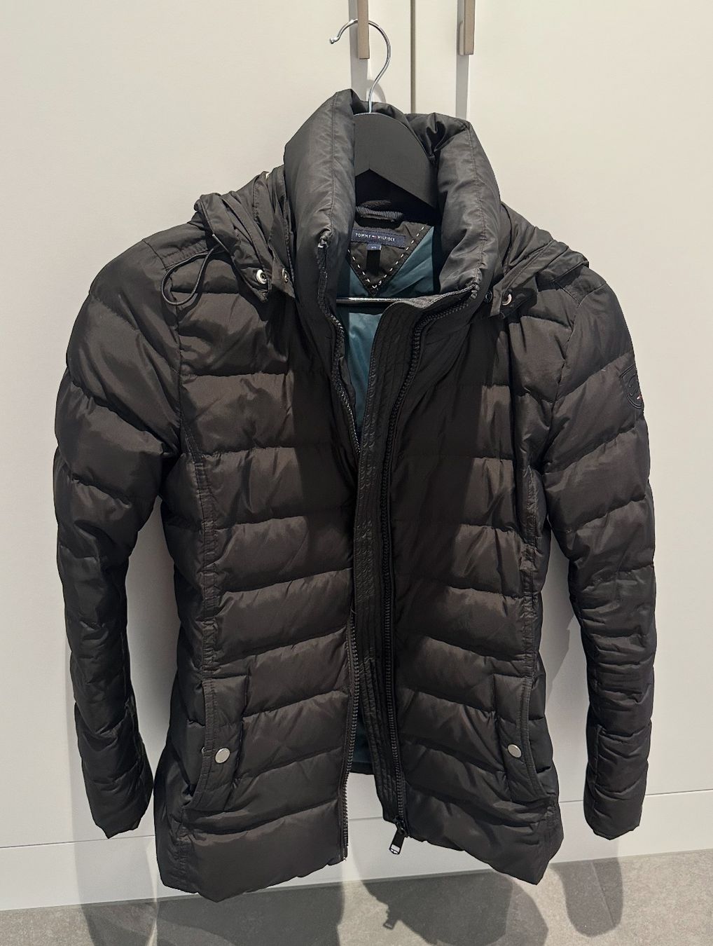 Tommy Hilfiger Jacken: Tommy Hilfiger Winterjacke XS – Gebraucht aus Adligenswil von 19laura