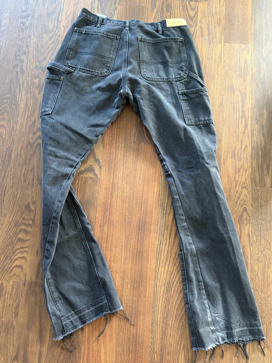 MNML Jeans: mnml fleared jeans dark grey – Gebraucht aus Zürich von blavatsky