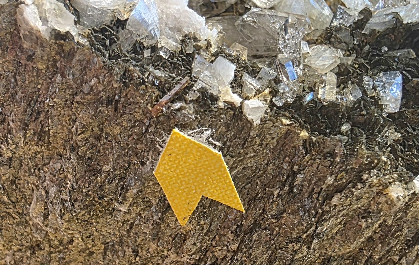 Minerali & Pietre curative: Langprismatischer tetragonaler, brauner Anatas. Typisch Binn – Usato da Glis venduto da nbu_65ys 3