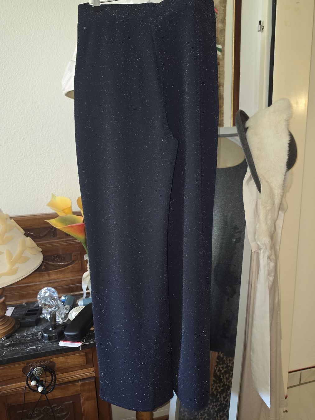 C&A Pantaloni: Abendhose, dunkelblau, glitzernd, elastisch. Größe M. Neu. – Nuovo e nell'imballaggio originale da Othmarsingen venduto da RafRafBruna 1