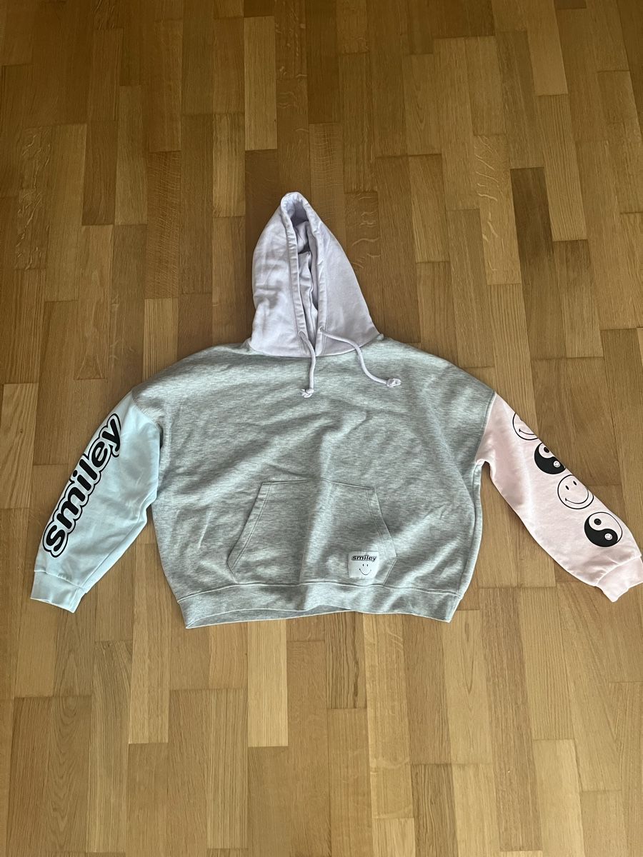 Maglioni & Felpe: Smiley World Pullover Hoodie mit Print – Usato da Naters venduto da mar_fp7t