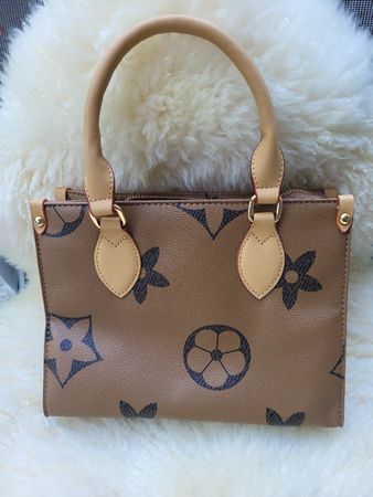 Kleine sehr schöne  beige Designer Tasche