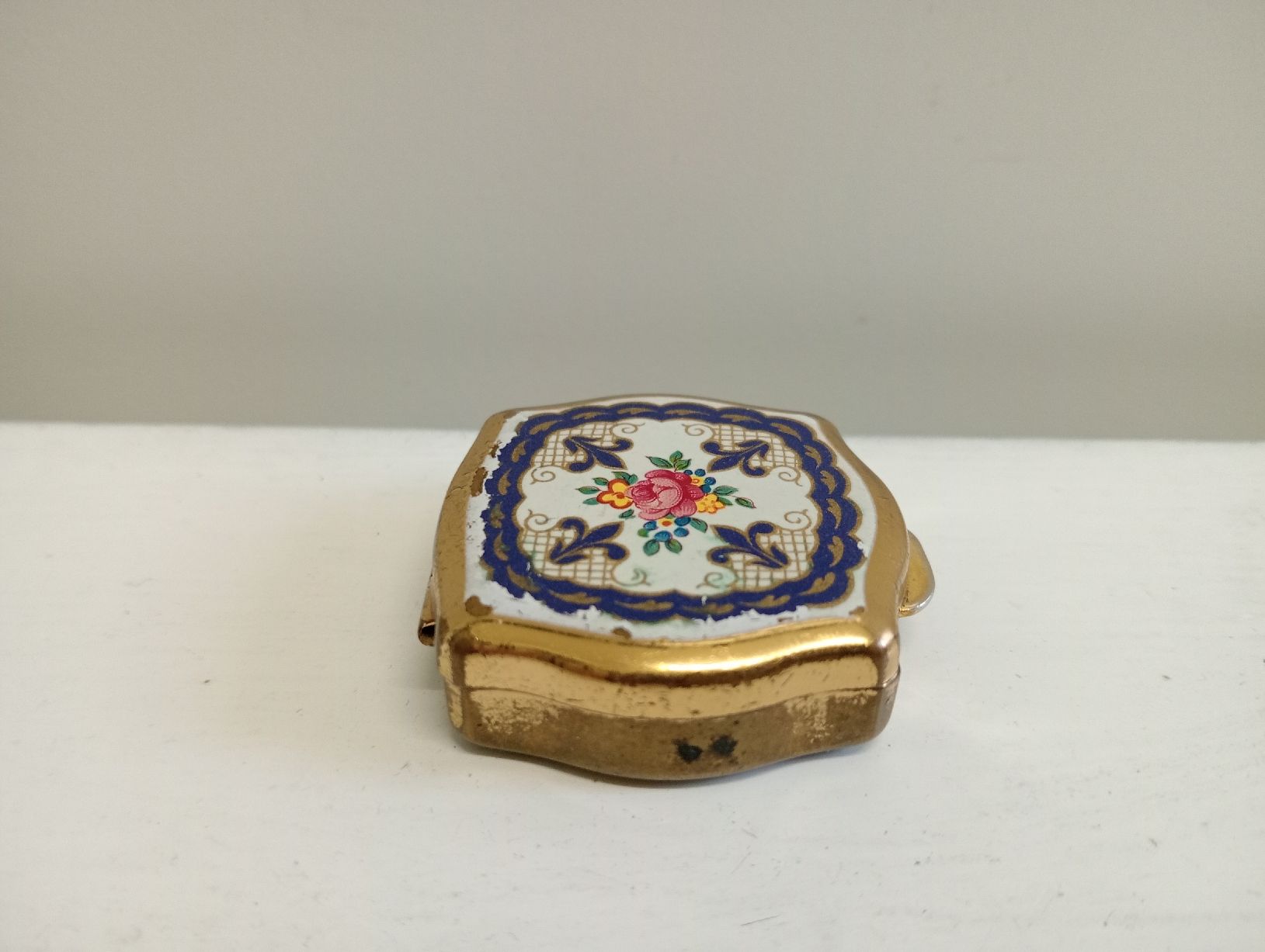 Altro in Cosmetici & Cura: Stratton Vintage  Tabletten Pillendose  Messing Blumenmotiv – Usato da Allschwil venduto da Evgeniia78 2