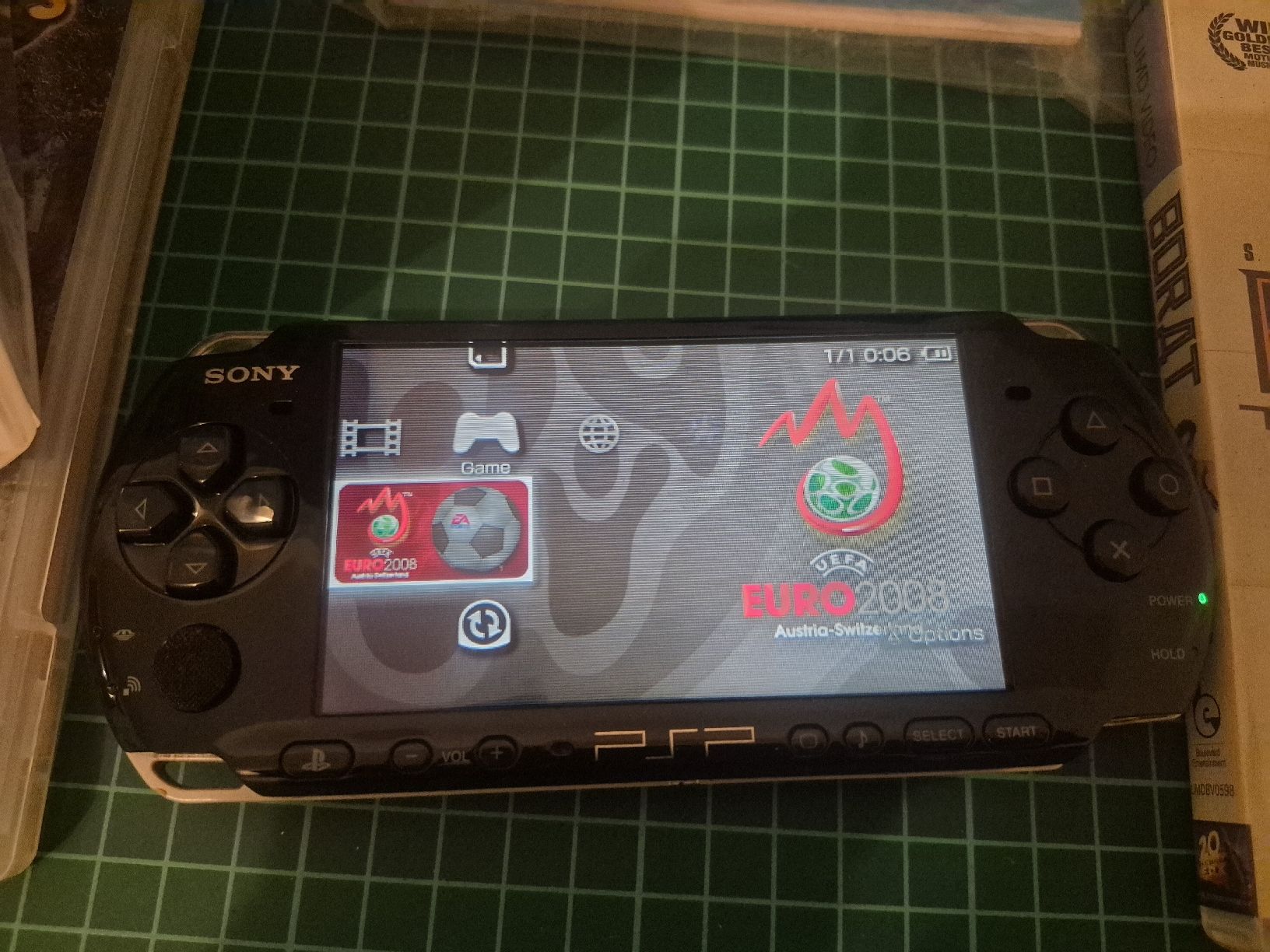 Sony Console: Sony PSP + 4 UMD Klassiker  – Usato da Meyrin venduto da Retro-GZ 2
