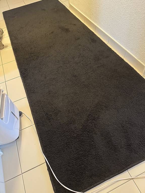 Tappeti: schwarzer Teppich 3 m x 1 m – Usato da Zürich venduto da dig_7v7m
