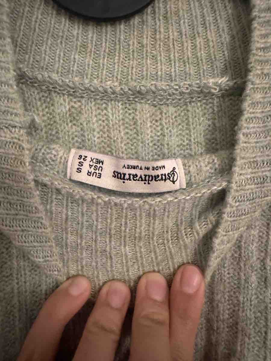 Stradivarius Pullover & Sweatshirts: Damen Pullover Stradivarius grau Grösse S neuwertig – Gebraucht aus Huttwil von aru_5tfr 1