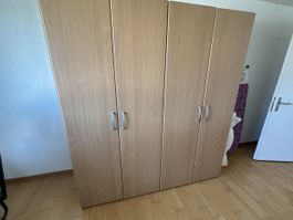 Schrank mit 4 Tueren, Bucheoptik, Gebrauchsspuren
