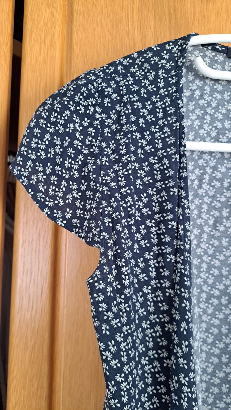Vestiti: blaues Blumen-Wickelkleid – Usato da Horw venduto da tan_5chx 3