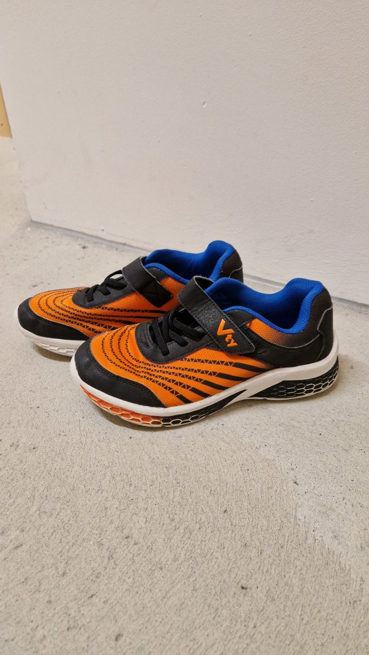 Scarpe per ragazzi: Kinderschuhe Grösse 36 – Usato da Basel venduto da AlexBasel01