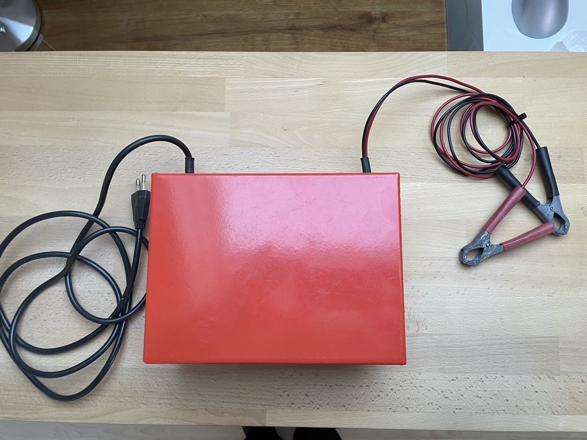Caricabatterie: Absaar Batterieladegerät 6V/12 – Usato da Moosleerau venduto da rol_5p95 1